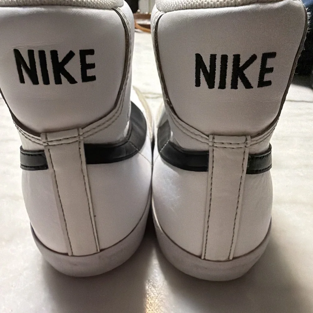 Nike Blazer Mid 77 White Black GS Sneakers DA4086-100 Size 7Y